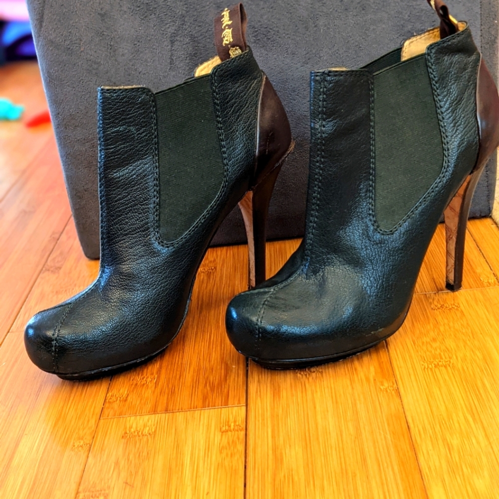 L.A.M.B. deep green w/brown detail platform leather booties